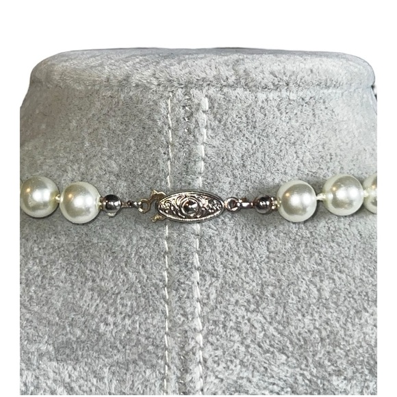 Glass Beaded Faux Pearl Necklace With Fish Hook Closure Choker Length 17” - Picture 5 of 5